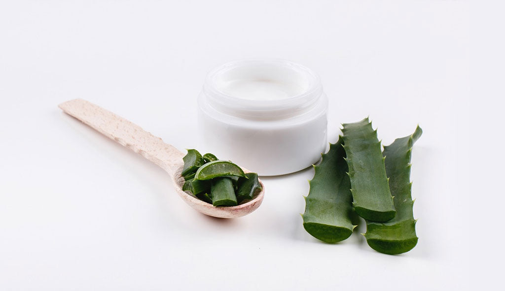 Aloe vera mask to help skin whitening